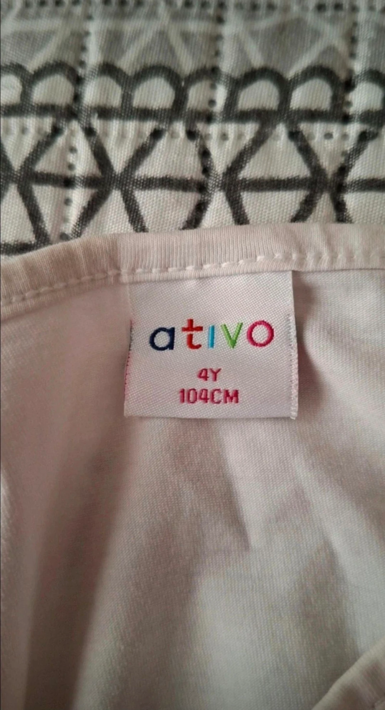 Camiseta de menina. Adorno de tule. Tamanho 4 anos – photo 4